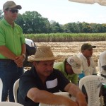 Demostración de una cosechadora mecánica