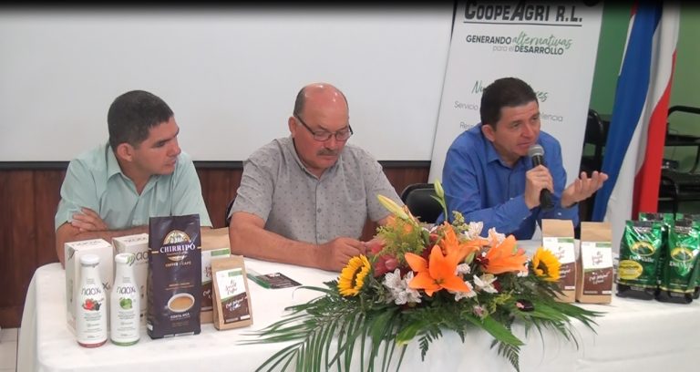 CoopeAgri  ayuda este mes a sus asociados productores para inscribirse ante Hacienda