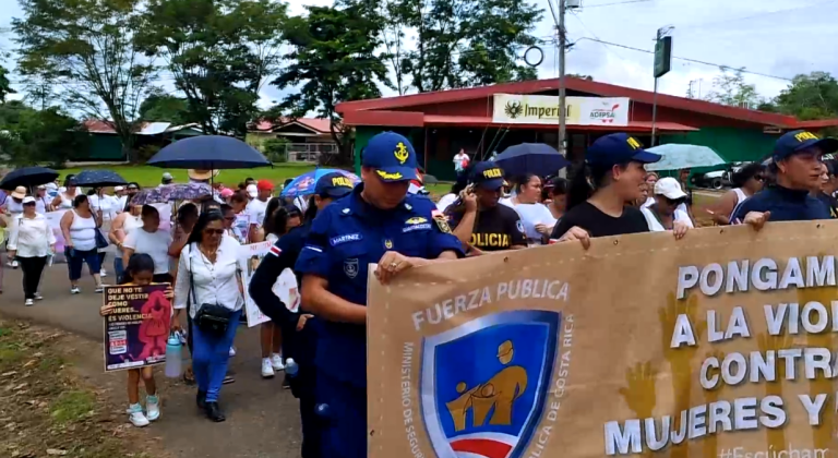 Vecinos y autoridades marcharon en Volcán de Buenos Aires para decir NO a la violencia contra las mujeres