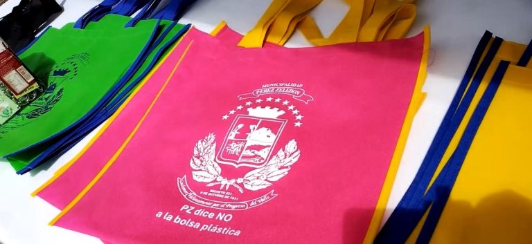 En Pérez Zeledón se motiva a usar bolsas reutilizables para compras y apoyar a emprendedores