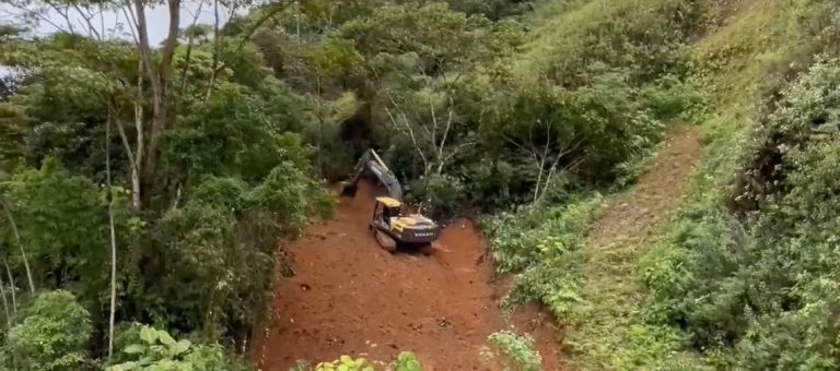 Atienden derrumbe en Fila de San Marcos en el distrito de Río Nuevo